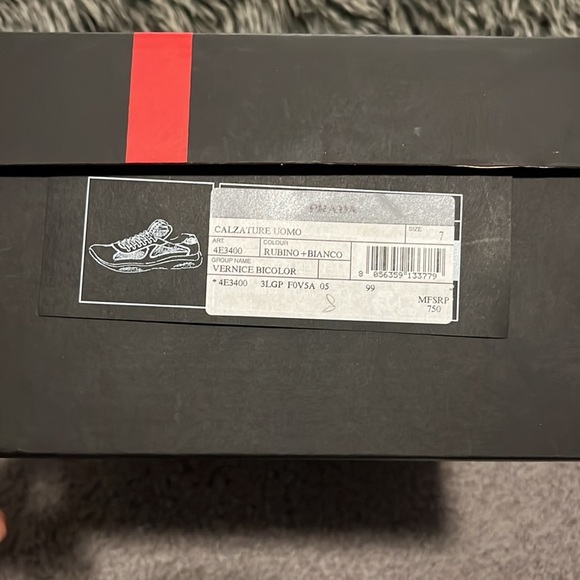 Beautiful flawless, cranberry prada - Picture 7 of 8